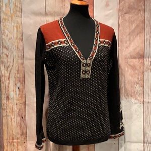 Built By Wendy wolf clasp v-neck wool rust sweater
